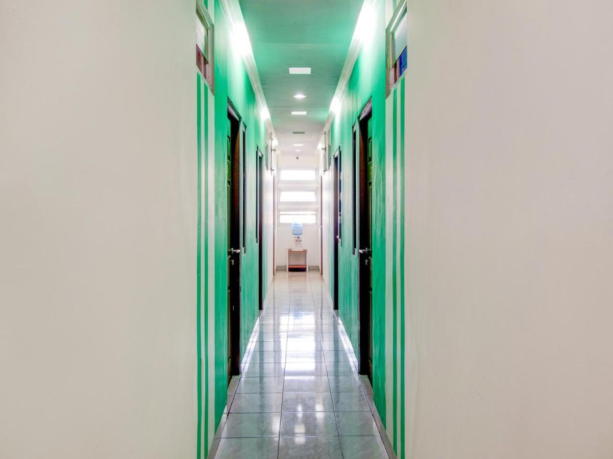 Oyo 3750 Elder Guest House Bandung Exterior foto